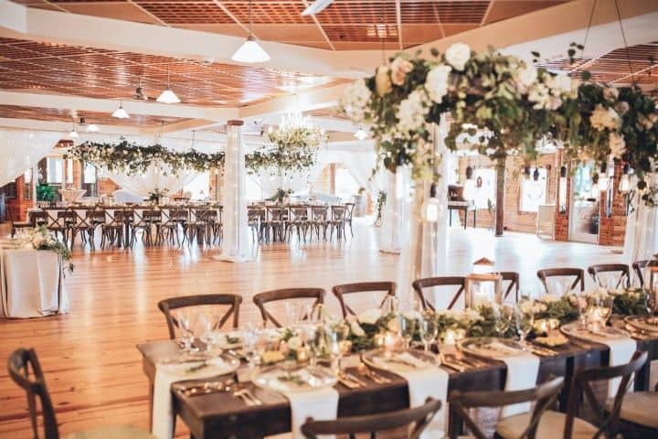 6 Chic Ideas For a Rustic Wedding Theme