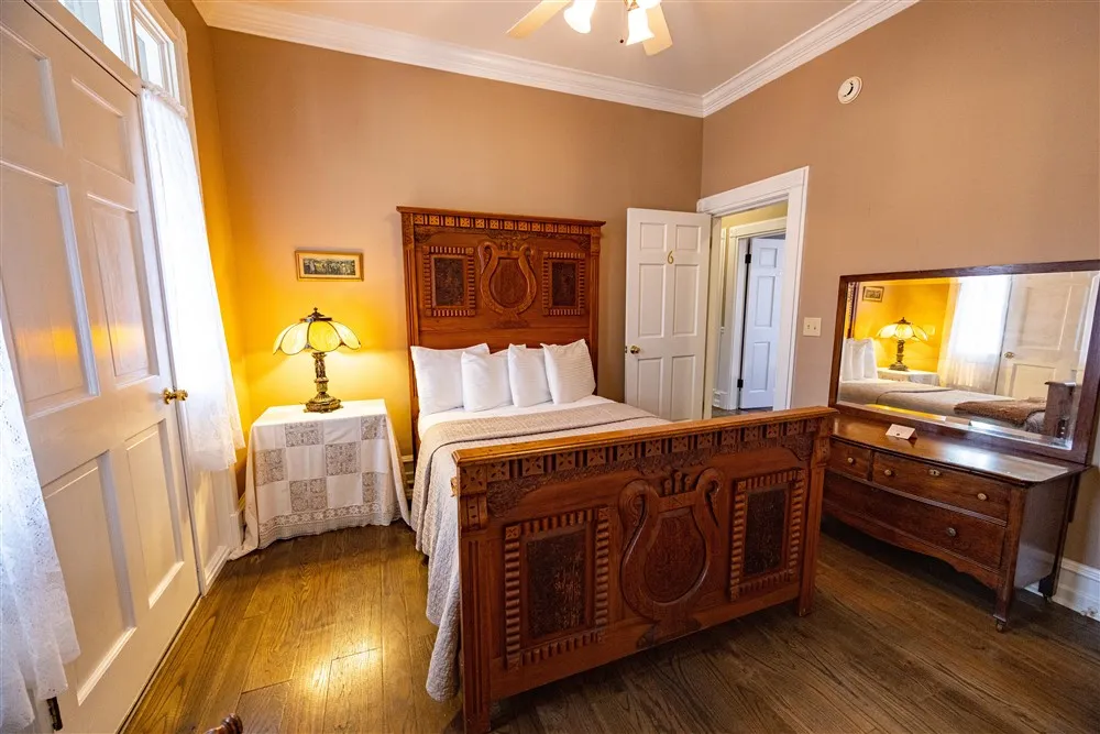 Legacy Farms lodging bedroom in the Manor