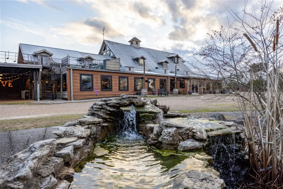 fountain outsde of the reception hall at legacy farms